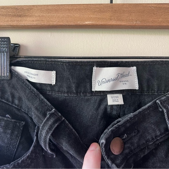 Universal Thread Vintage Straight Black Distressed High Waist Jeans Size 6 / 28 - Picture 3 of 6